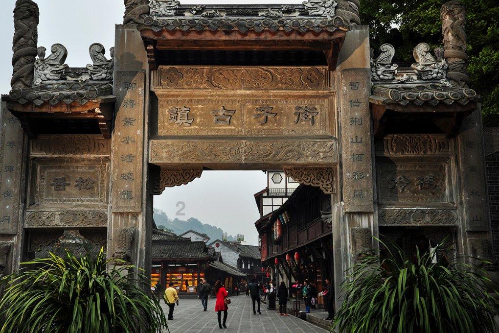 为什么关羽愿意投降曹操，却宁死不肯投降孙权，还对他破口大骂？
